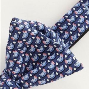 Adjustable Vineyard Vines chicken bow tie